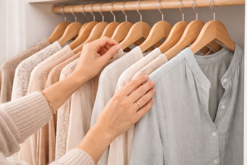 8 Tips to Declutter Clothes and Free up Your Wardrobe